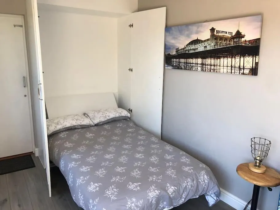 Spectacular Views, Great Location, Friendly Apartment Brighton